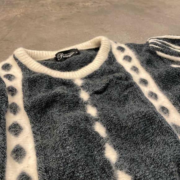 Puff sleeve grey and white crew neck sweater. Size M. From Renown. - Picture 2 of 2
